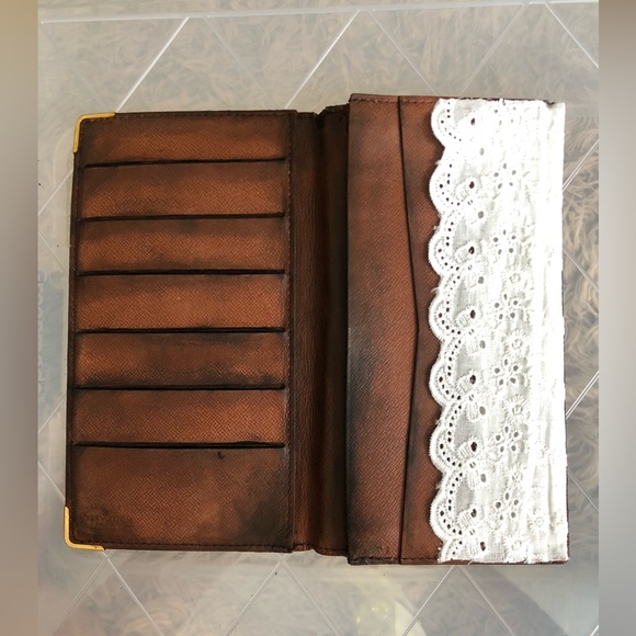 LOUIS VUITTON Bifold Wallet Grunge Lace Art - Picture 10 of 11